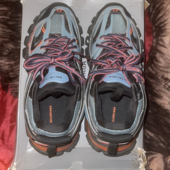 Balenciaga - Picture 1 of 9